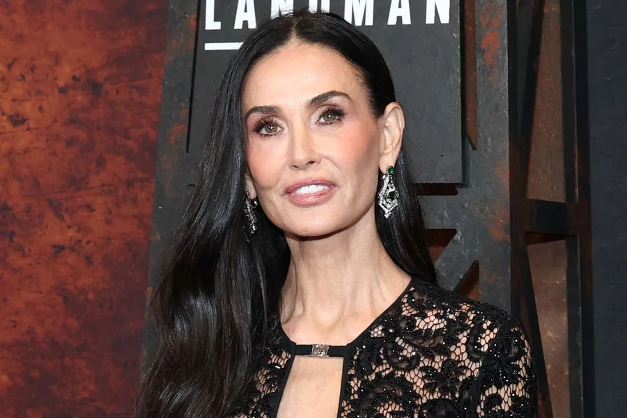 Demi Moore height