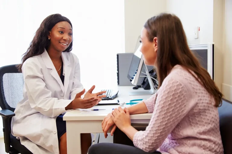 Longevity Doctor Vs General Physician: Key Differences In Approach To Aging And Disease Prevention Longevity Doctor Vs General Physician: Key Differences In Approach To Aging And Disease Prevention